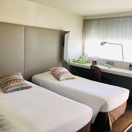 Hotel Campanile Est Le Millénaire
