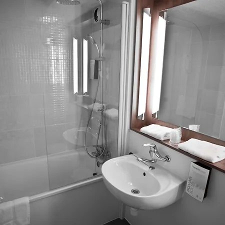 Hotel Campanile Est Le Millenaire 3*