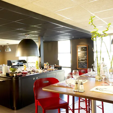 Campanile Est Le Millénaire Hotel 3*