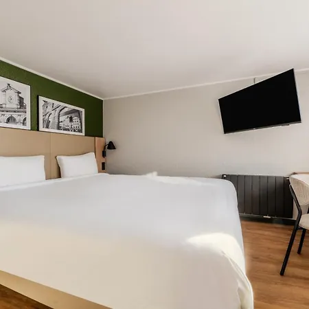 Hotel Campanile Est Le Millénaire
