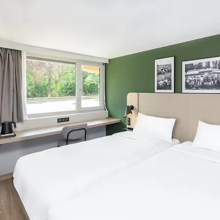 Hotel Campanile Est Le Millénaire