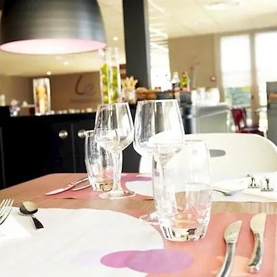 Campanile Prime - Est Le Millenaire 호텔