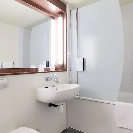 Hotel Campanile Est Le Millenaire 3*